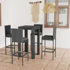 Set Bar Da Giardino 5 Pz Con Cuscini In Polyrattan Grigio VidaXL 8 Set Bar Da Giardino 5 Pz Con Cuscini In Polyrattan Grigio VidaXL -Giardino di Lusso 31767901 2