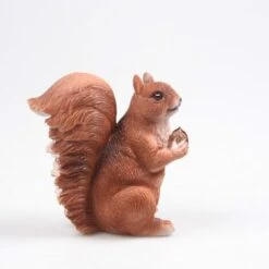 Divertente Scoiattolo In Resina Seduto -Giardino di Lusso 89363907 2