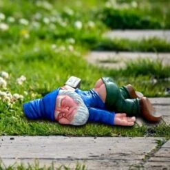 Giardino Nano Nano Divertente Giardino Nano All'Aperto Statua GNOME Resina Inaglio Nano Ubriaco Per Giardino Domestico Giardino Cortile Ornamento Esterno Regalo Esterno